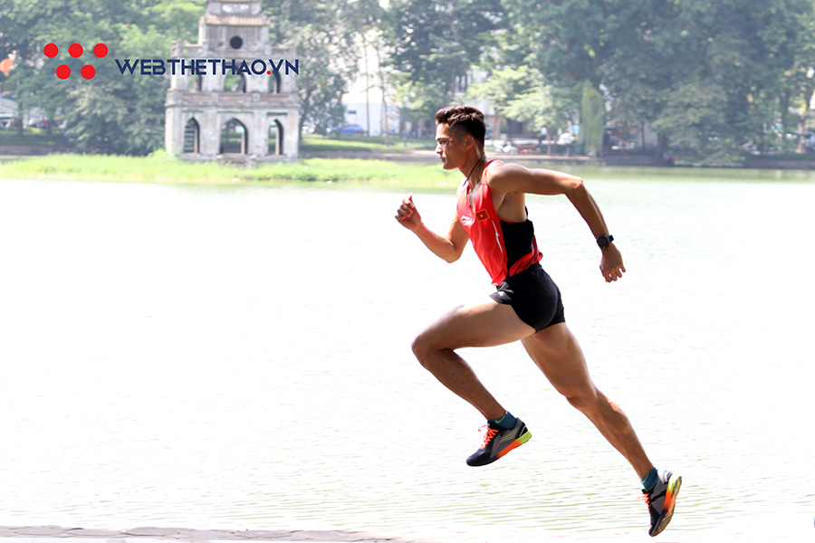 Ngắm cung đường đẹp lạ của VPBank Hanoi Marathon 2019 với soái ca Quách Công Lịch
